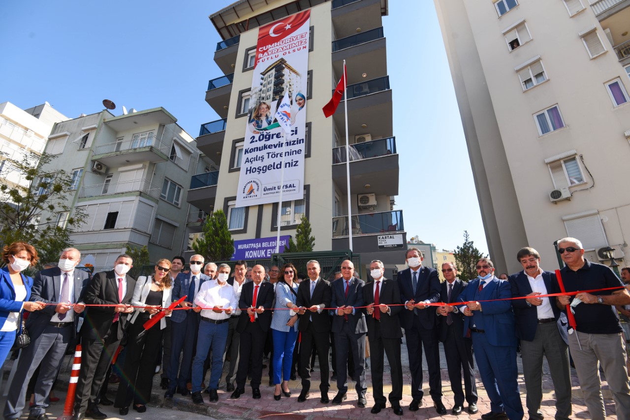 Muratpaşa Belediyesi Öğrenci Konukevi Törenle açıldı.